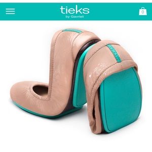 Gold printed TIEKS.